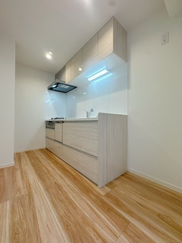 【キッチン】 | トーカンマンション警固・内野警固ビル☆仲介手数料無料☆ | 収納豊富なシステムキッチンは、シンクしたの収納が開くのもいいですね♪お料理楽しんでください♪