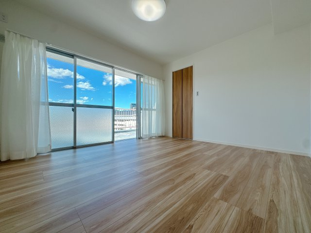 【洋室】 | トーカンマンション警固・内野警固ビル☆仲介手数料無料☆ | ゆっくり過ごしたり食事をしたり、日々の暮らしに彩りを添えてくれる、そんな楽しく豊かな空間になりそうです。