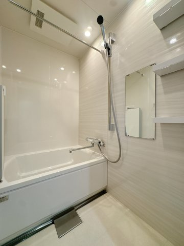 【浴室】 | トーカンマンション警固・内野警固ビル☆仲介手数料無料☆ | 高級感溢れる新品交換済みのバスルームで、一日の疲れをいやしてください♪