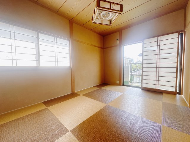 【中古戸建】佐波郡玉村町福島の和室|和室を書斎にしたり、冬にはコタツを敷いて家族みんなで年越しをするのもいいですね。家族みんなのお気に入りの空間になります♪