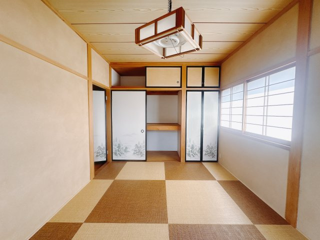 【中古戸建】佐波郡玉村町福島の和室|ママ友が来ても子供達には子供部屋で遊んでいてもらうことができます。ママ達はリビングで楽しくおしゃべりに華を咲かせながら気兼ねなく盛り上がれます♪