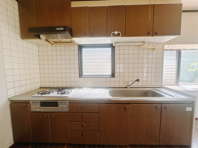 【中古戸建】佐波郡玉村町福島のキッチン|お子さんと並んでお料理して良い思い出づくりができます。ちょっとしたホームパーティをするのにもＧｏｏｄ！