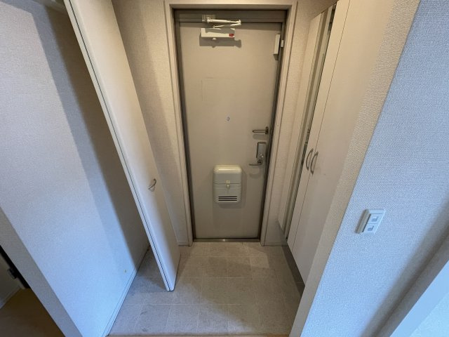 グランシャリオ A棟の玄関|明るい玄関です