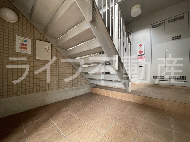 グランシャリオ A棟のエントランス|ゆとりのあるエントランスです