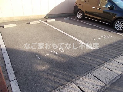 【駐車場】 | ウィン・ベルI | 敷地内駐車場で便利です。
