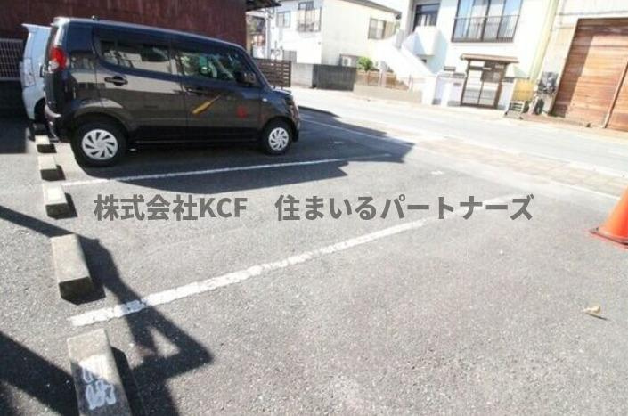 サンライズ京町の駐車場|車をお持ちの方に嬉しい駐車場付きの物件です