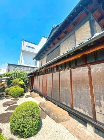 枚方市禁野本町２丁目古民家の庭