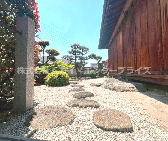 枚方市禁野本町２丁目古民家の庭
