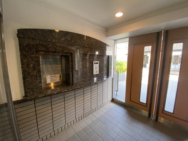 ワコーレ所沢Ⅲのエントランス