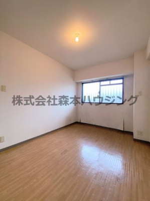 【洋室】 | 　インぺリアルコート星田 | 広々とした洋室です