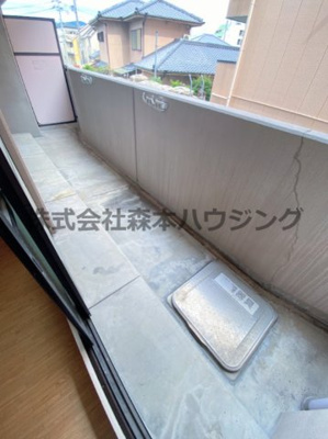 【バルコニー】 | 　インぺリアルコート星田 | お洗濯にも便利なバルコニー付き