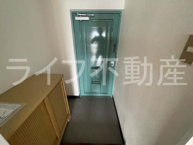 岩崎ハイツの玄関|収納もある玄関です