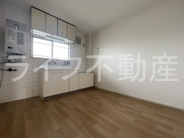 岩崎ハイツの居間・リビング|こちらの居間で趣味の時間をお楽しみください