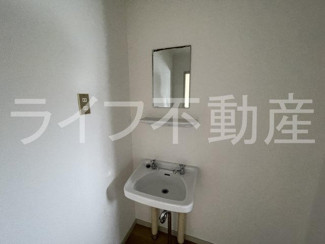 岩崎ハイツの洗面所|コンパクトで使いやすい洗面所