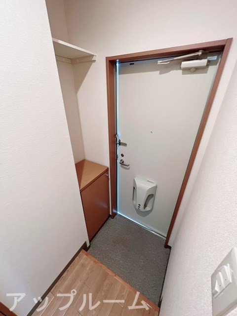 プランドールA棟の玄関