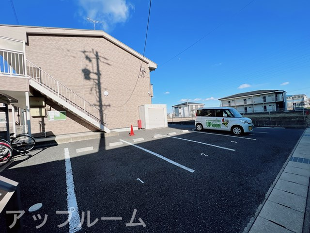 プランドールA棟の駐車場