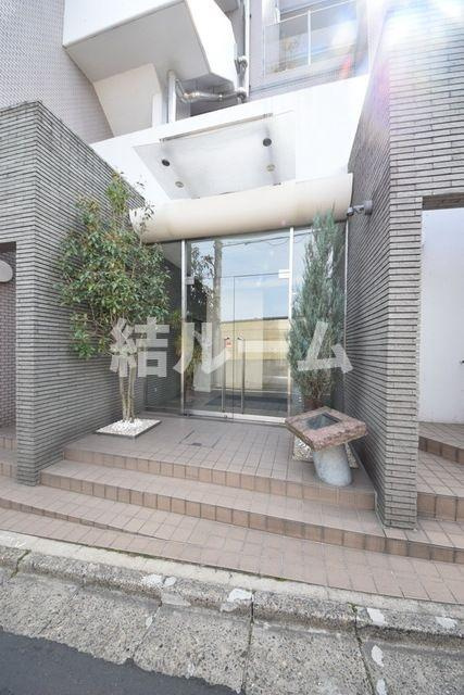 新宿区上落合３丁目の賃貸マンションのエントランス