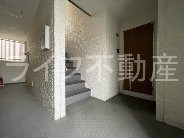 クリエオーレ荒本Ⅲのエントランス|毎日通るエントランスはこのようになっています