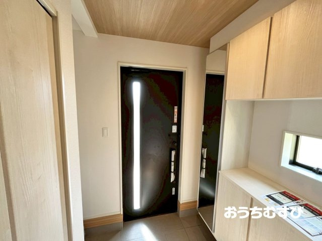 瀬戸市山の田町(全3棟)の玄関