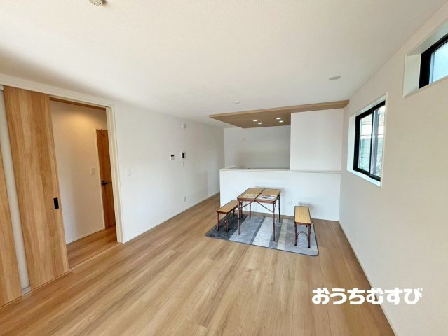 瀬戸市山の田町(全3棟)の居間・リビング