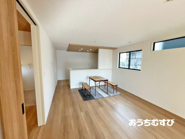 瀬戸市山の田町(全3棟)の居間・リビング