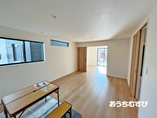 瀬戸市山の田町(全3棟)の居間・リビング