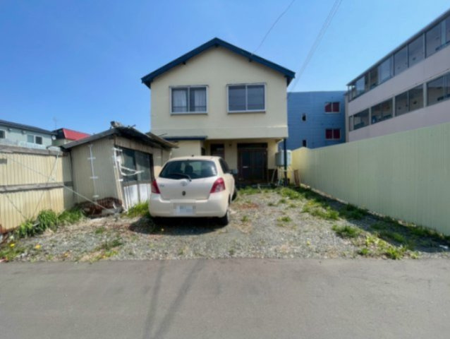 川北町6-7貸店舗の駐車場