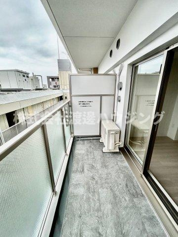 セレニテ江坂グランデのバルコニー