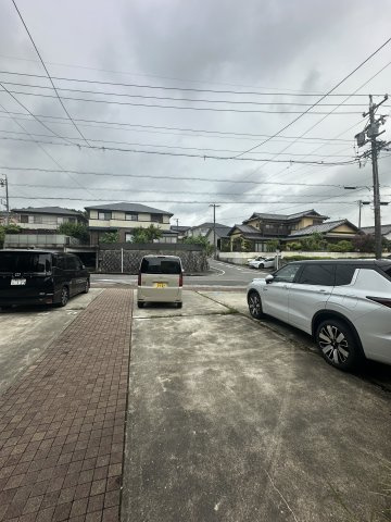 Pine Villageの駐車場