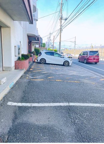 太田レジデンスの駐車場