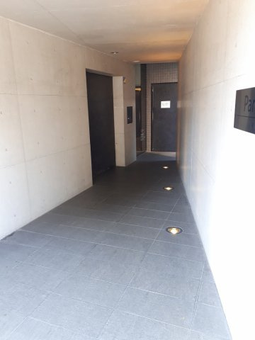 パークキューブ春日安藤坂のエントランス