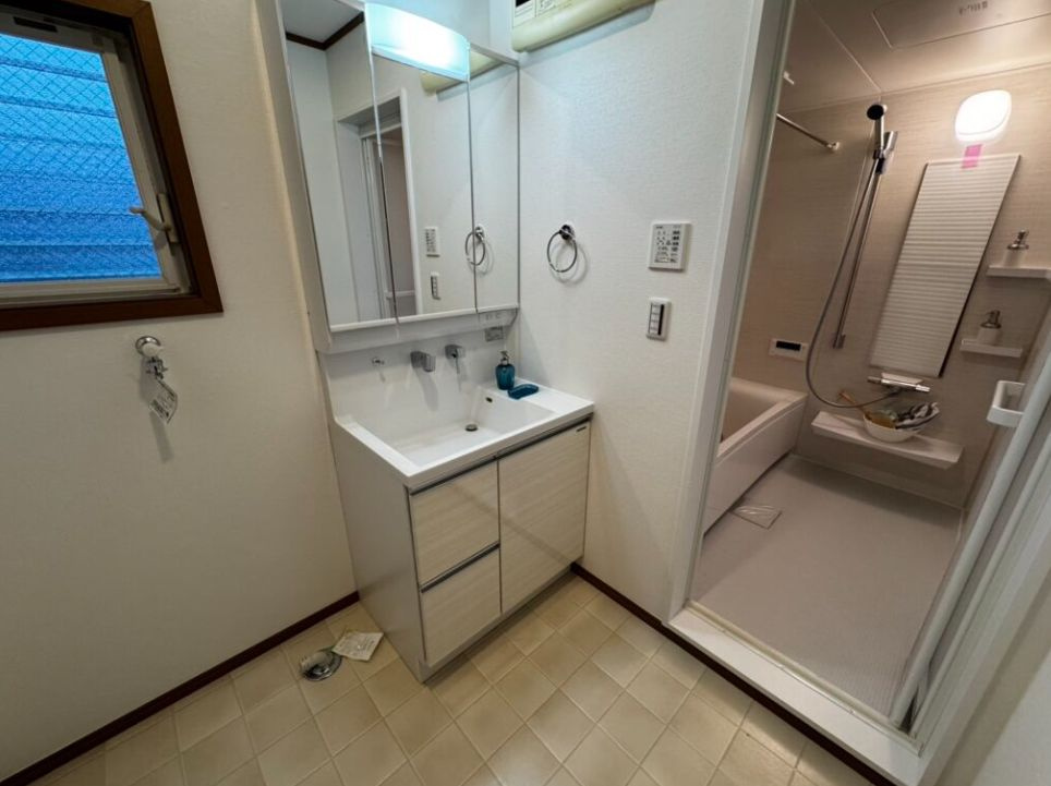 藤沢市西富2丁目　中古戸建の独立洗面台|使いやすい独立洗面台です