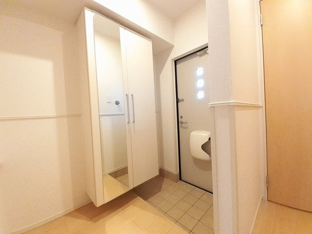 ソフィアＤの玄関|収納もある玄関です