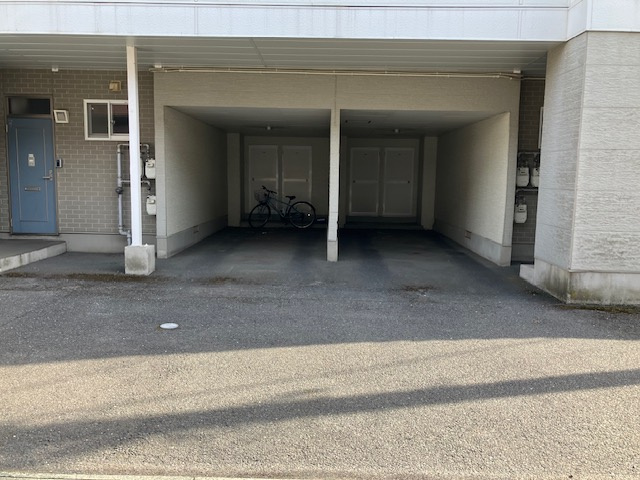 パレス96の駐車場|屋根付き駐車場