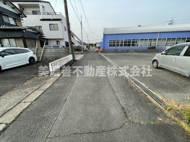 ６５３０７　本巣市下真桑土地の前面道路含む現地写真