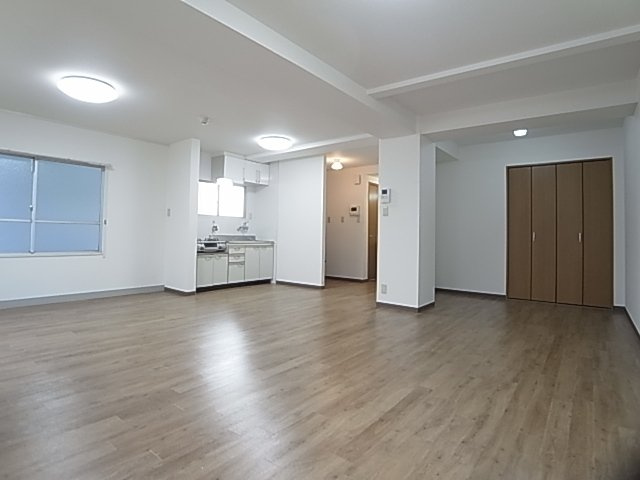 神戸市須磨区白川台６丁目の賃貸マンションの居間・リビング|リビング