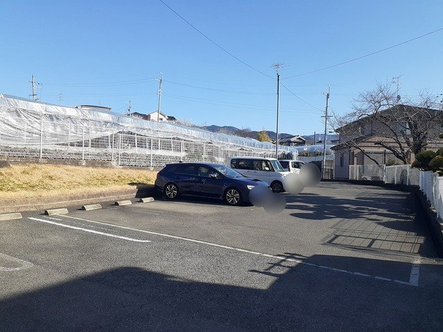 ファシネイション春日Ⅰの駐車場
