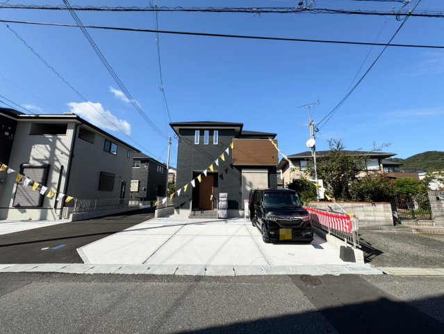 SUN COURTーサンコート－小倉南区中吉田3丁目【小倉南区　新築戸建て】の駐車場|駐車スペースは並列3台可能♪【小倉南区　新築戸建て】