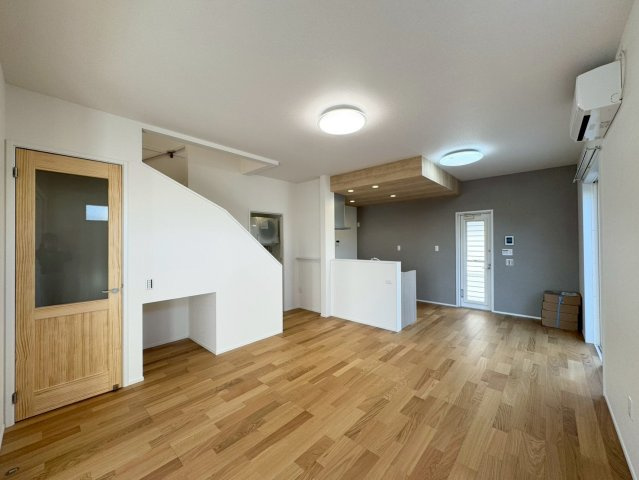 【居間・リビング】の画像