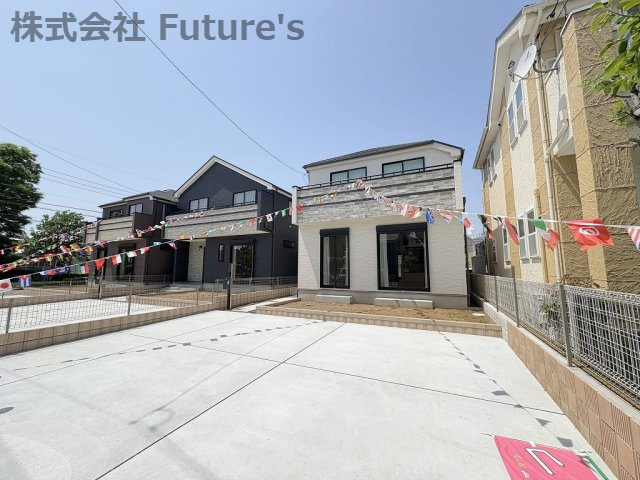 吉川市きよみ野2丁目　新築戸建　全5棟　E号棟の外観|カースペース3台停められる広々とした邸宅です