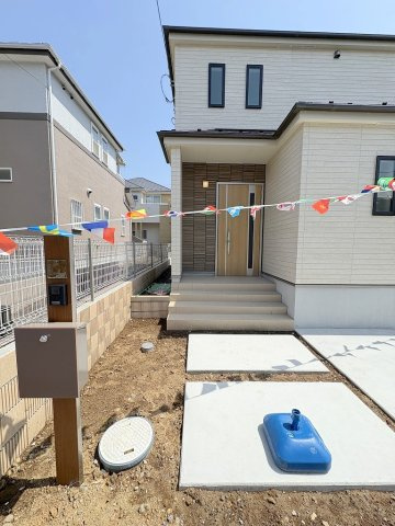 吉川市きよみ野2丁目　新築戸建　全5棟　B号棟のエントランス|玄関アプローチ