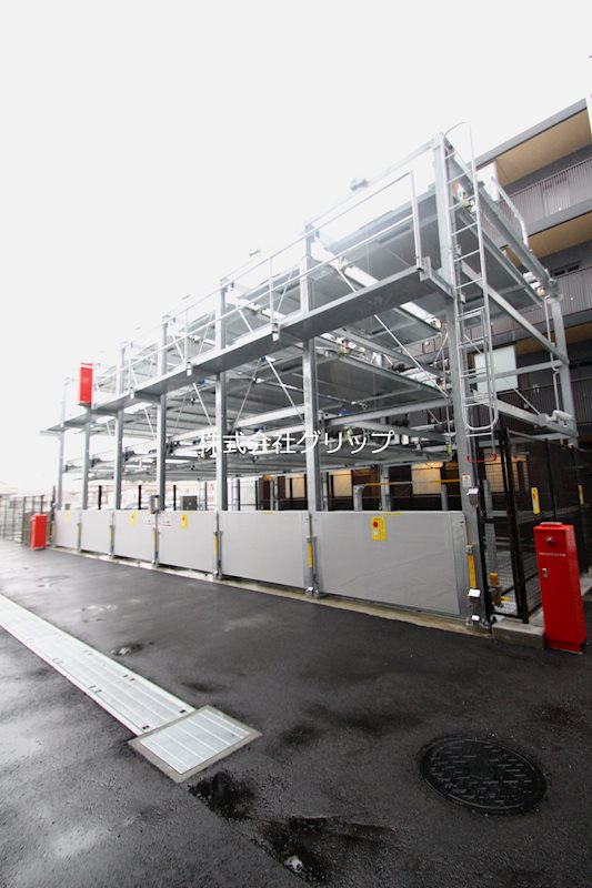ラティエラ横濱鶴見の駐車場