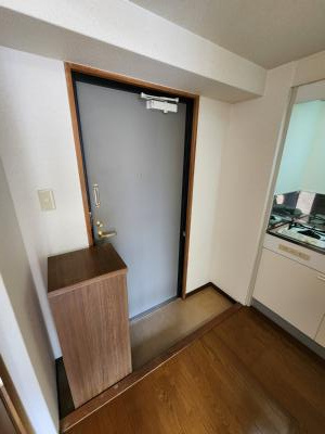 フラット136の玄関