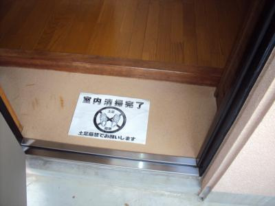 フラット136の玄関