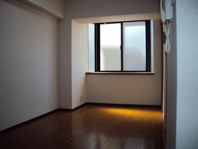 フラット136の居間・リビング|洋室