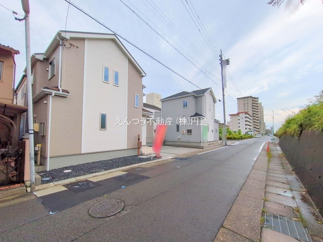 ハートフルタウン　清里町4期　の前面道路含む現地写真