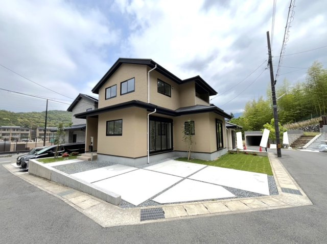 ◆南西角地につき陽当たり・通風良好◆収納豊富な４ＬＤＫ◆駐車２台可能＆前道６ｍ◆左京区岩倉幡枝町１期の駐車場|駐車場