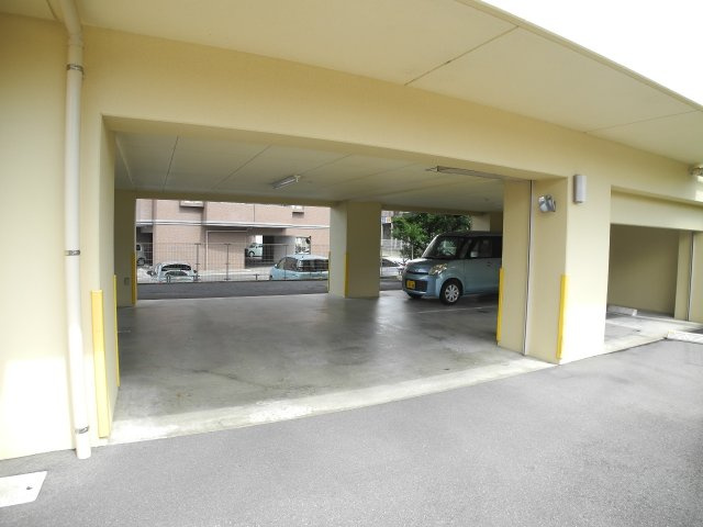 ルーシド中央の駐車場