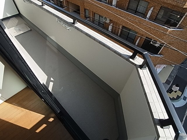 神戸市兵庫区水木通１丁目の賃貸マンションのバルコニー