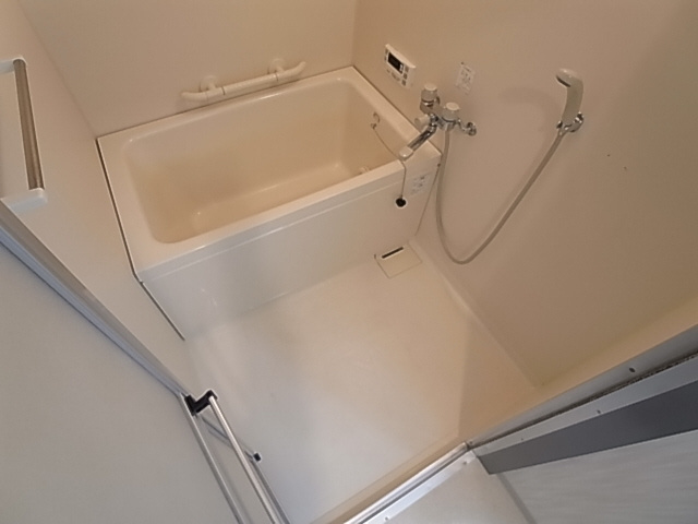 神戸市兵庫区水木通１丁目の賃貸マンションの浴室|バスルーム（追焚き機能付き）